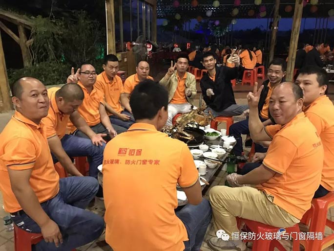 主題：“團(tuán)結(jié)”與“效率”！精誠(chéng)團(tuán)結(jié)、再創(chuàng)新高！ --記公司在2017年10月17日組織了一場(chǎng)高明盈香戶外拓展旅游活動(dòng)